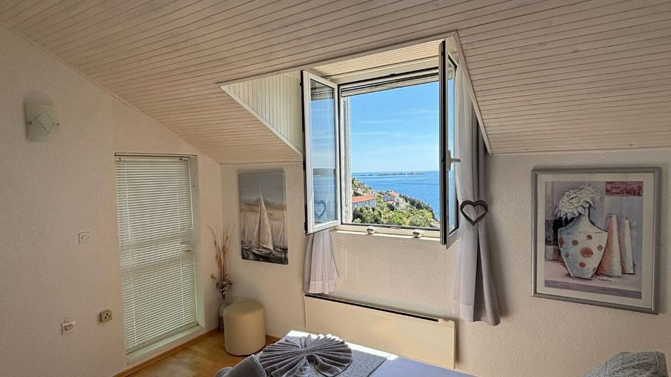 Indy's Beach Apartments