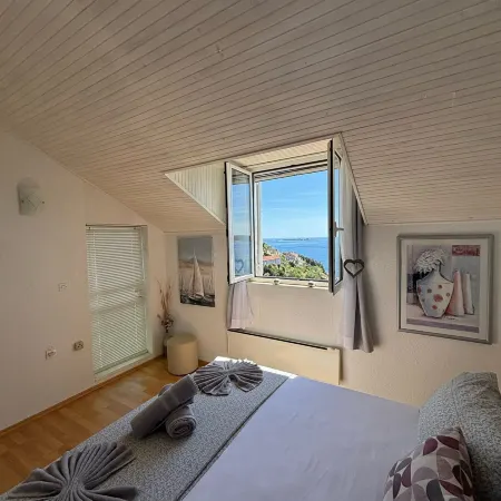 Indy's Beach Apartments