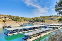 Top-Floor Lake-View Condo w/ Boat Dock Access - 3 stjerner