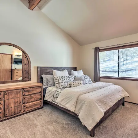 Warm Townhome w/ Sauna at Angel Fire Ski Lift