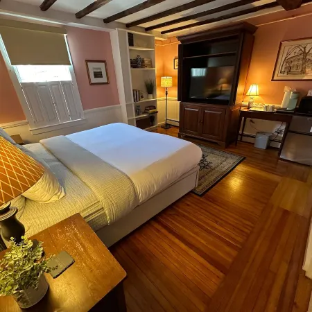Private Historic Inn Downtown Newport