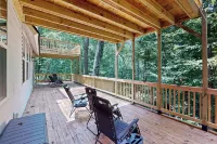 Cozy Restful Treehouse Feel Home w/ gas Grill & AC - 3-Star