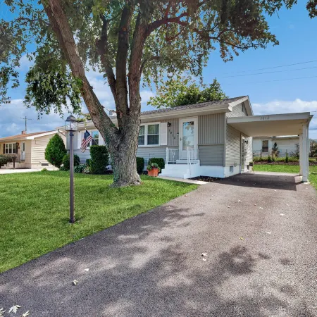 Work & Play! Home 1 Mi to Dtwn & Central Market