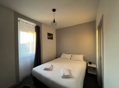 Brit Hotel l'Arrivée Guingamp