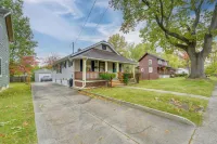 1 Mi to Akron Zoo: Ranch-style Home w/ Yard! - Homestays