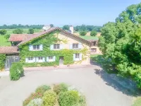 Beautiful farmhouse with private pool - พร้อมระเบียง