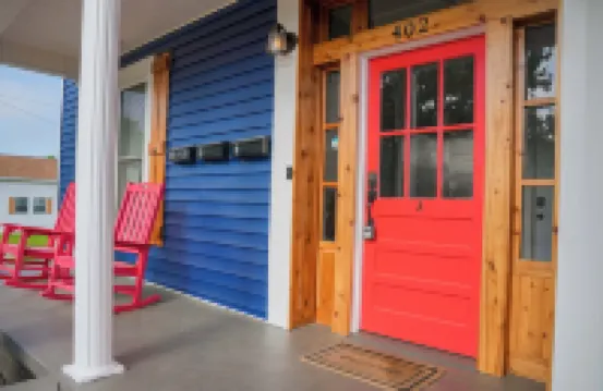 Historic Charm Meets Modern Comfort — Central Mooresville Apt. A, Walkable Area