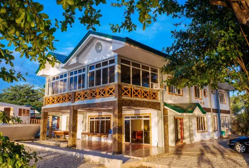 McKinley Grand Marina Hotel and Resort - ビーチサイド