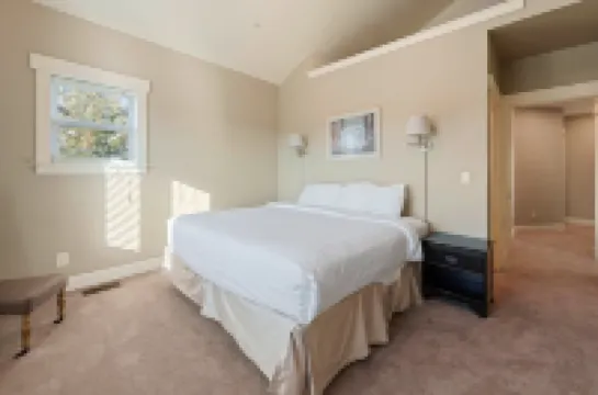 Five Peaks Home with Soaking Tub