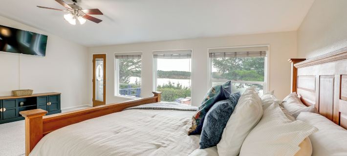 Private Beach, Deck & Grill! Siuslaw River Getaway Hotéis em Florence