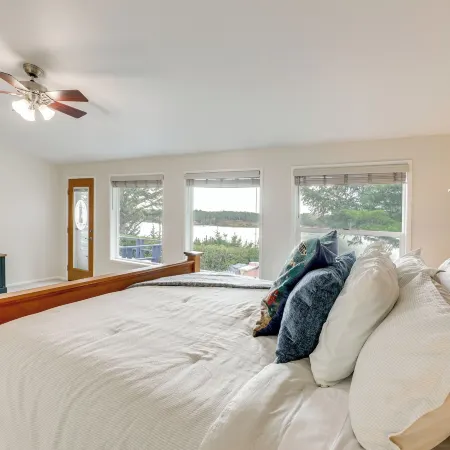 Private Beach, Deck & Grill! Siuslaw River Getaway
