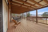 The Lake House     Lake front/Private Dock/ Sleeps 12