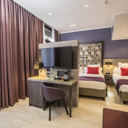 Leonardo Hotel Barcelona Las Ramblas Отели рядом с достопримечательностью «Парковка MACBA»