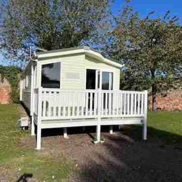2 Bed Cabin Sleeps 6 - Balcony, Parking & Pets Others