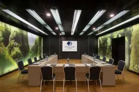 DoubleTree by Hilton Lisbon - Fontana Park - อ่างจากุชชี่