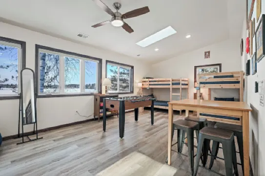 Lakefront Sunset Retreat I Sauna I Firepit I Dock