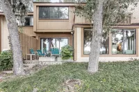 Updated & Lovely Villa with AC - Steps from Pool & Beach - Boutique