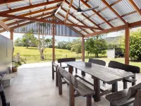 Hidden Gem, Unique Rural barn on acreage yet 5 minutes to beautiful Valla Beach Hotels in South West Rocks