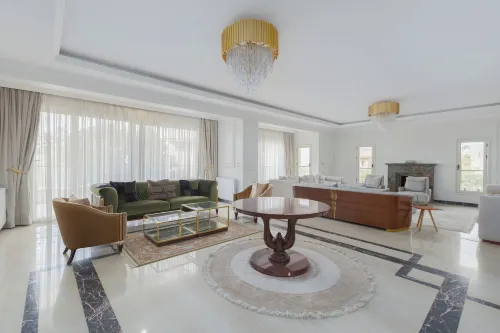 Alsawah Grand Palace at Sheikh Zayed - 6Br, Pool & Private Garden - Homestays