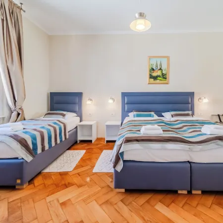 Apartments & Rooms Flowers Отели рядом с достопримечательностью «Центральный вокзал Загреба»