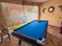 Beautiful, spacious house 9 minute drive to beach with electric generator Hoteles en Aguada
