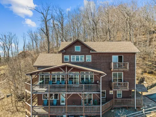The Treetop Terrace, VIEWS, DECKS, SLEEPS 13