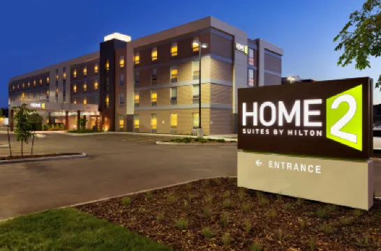 Home2 Suites by Hilton West Edmonton โรงแรมใน