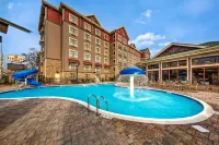 Black Fox Lodge Pigeon Forge, Tapestry Collection by Hilton - Pools