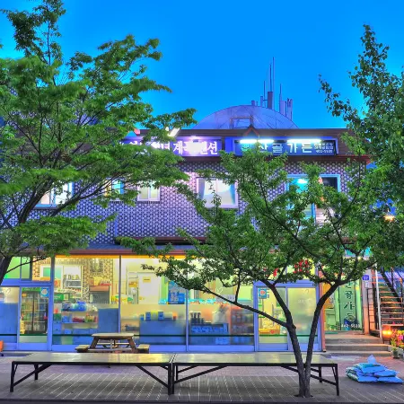 Inje Twelve Fairy Valley Pension Отели рядом с достопримечательностью «Храм Baekdamsa»