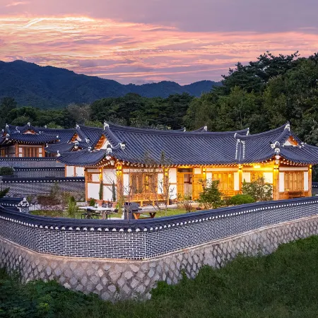 Gyeongju the First Shilla Отели рядом с достопримечательностью «Храм Голгулса»