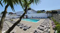 Norfolk Hotel - Pools
