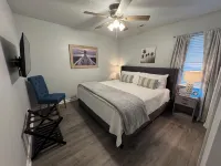 Turtle's Nest-Free BEACH pass! 2 King bedrooms, Golf/Fish, Walk to restaurants!