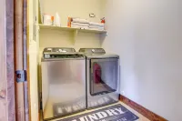 Condo w/ Private Hot Tub, 2 Mi to the Jordanelle! - Apartments
