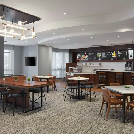 Courtyard Mississauga-Airport Corporate Centre West Отели рядом с достопримечательностью «Торговый центр Square One»