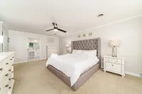 Private & Spacious 4Br w/ Heated Pool, Hot Tub & Fire Pit · Near Hpu & Market