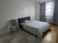 Charming 3-Bedroom Apartment in Vibrant Montréal Hotels near Des Rapides Park