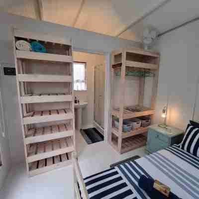 Petite Cottage Plett close to town Rooms
