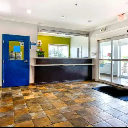 Oyo Townhouse Sulphur,LA Extended Stay I-10