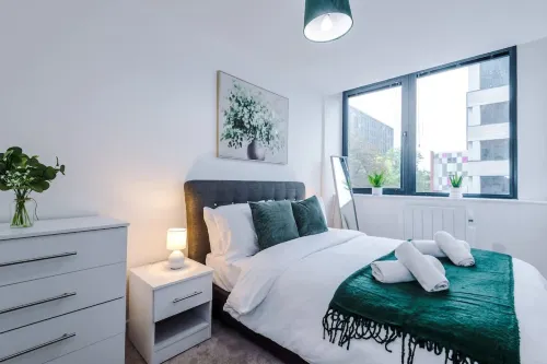 NEW Stylish Apartment Amazing Location Sleeps 4