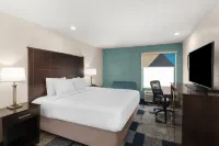 Baymont by Wyndham Iowa Lake Charles - parking