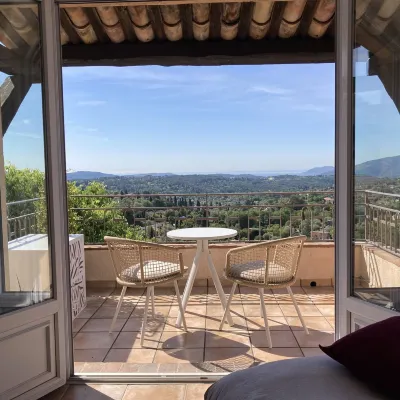 Les Petites Terrasses Hoteles cerca de Place aux Aires
