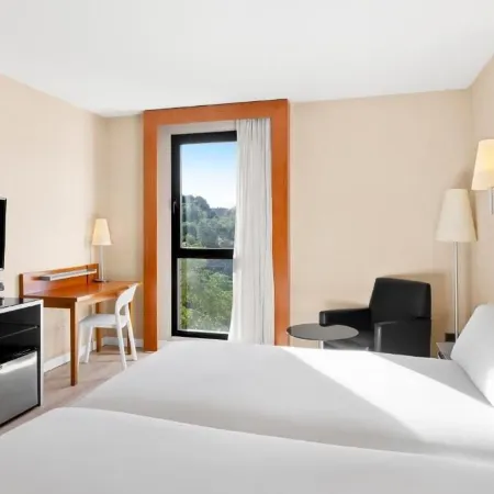 B&B Hotel Zaragoza Los Enlaces Estación Отели рядом с достопримечательностью «Старый город»