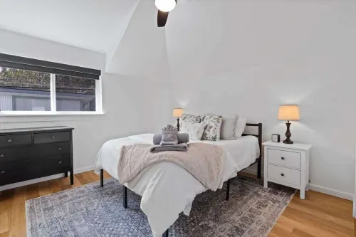 Stylish Couples Retreat Near Lake and Downtown