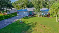 Waterfront Oasis w/ Heated Pool & Tiki Bar-Kayaks-Close to Springs - Balkoner