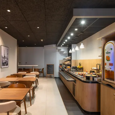 Campanile Paris Ouest - Pte de Champerret Levallois Отели рядом с достопримечательностью «Парк Планшет»