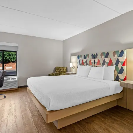 Days Inn & Suites by Wyndham Peachtree Corners/Norcross