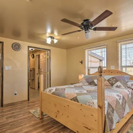 Cozy Home w/ Canyon Views: 2 Mi to Grand Staircase