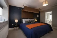 Morland   Contemporary Lakeland Home by LetMeStay - balcony