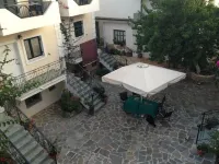 Chrisanthi Apartments