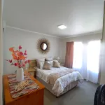 Secure 2-Bedroom Apartment with Pool View in Mossel Bay - Apartments